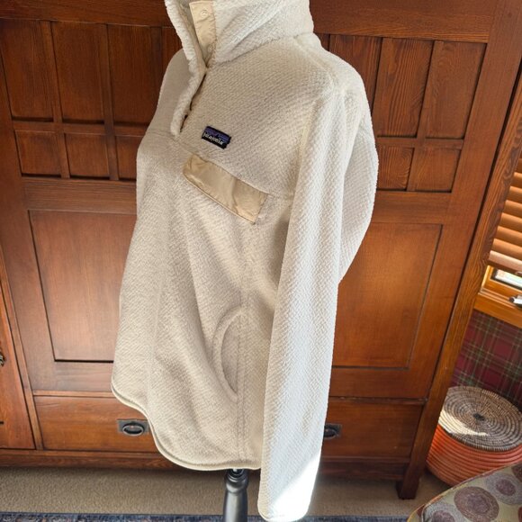 Patagonia Women's Re-Tool Snap-T® Pullover in Raw Linen - White X-Dye Size Large - Picture 3 of 10